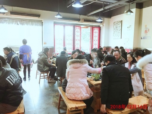 特色牛雜火鍋中.jpg