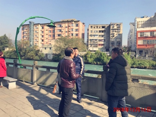 技師和客戶交談用車.jpg