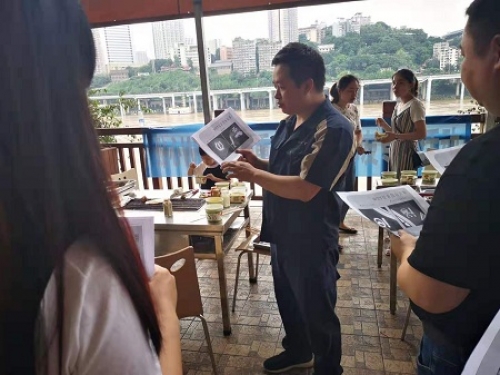 有趣的實車講解.jpg